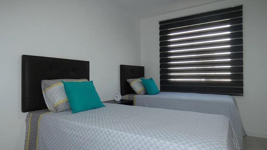 Apto Guarajuba Praia Condominio Porto Smeralda-100 Metros Da Praia Экстерьер фото